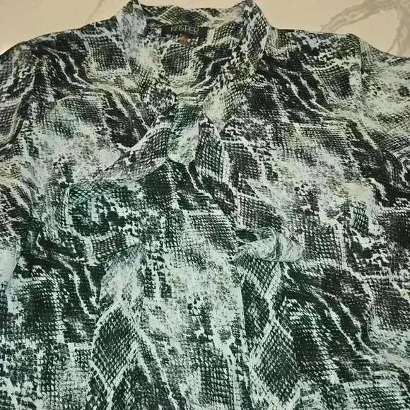 Kasper Womens Plus Phython Print Long Sleeve Blouse Black White Size 2X - Picture 3 of 6